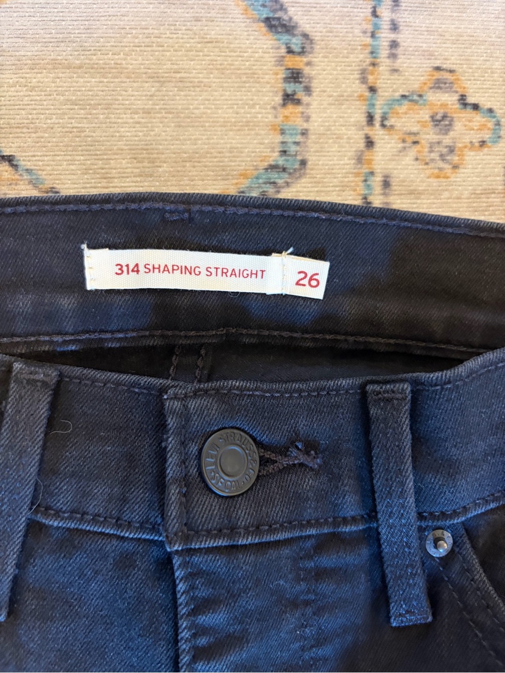 LEVIS Washed Black 314 Shaping Straight Jeans Size 25 Stretch Denim Mid- Rise - Picture 6 of 8